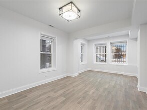 2310 W Huron St, Unit 1G in Chicago, IL - Foto de edificio - Building Photo