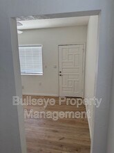 1302 E Maddock Rd in Phoenix, AZ - Foto de edificio - Building Photo