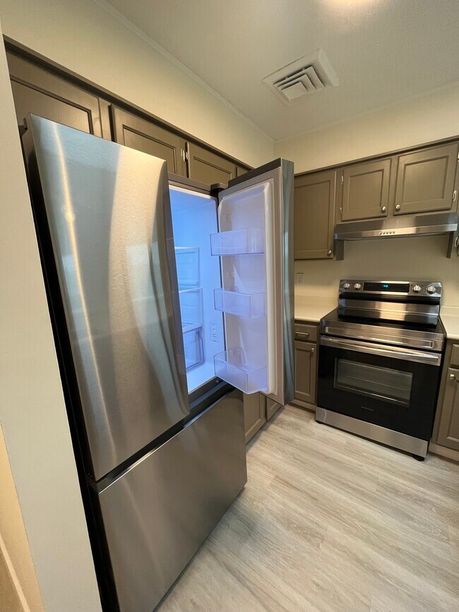 1204 Whitney Ave Rentals in Hamden, CT