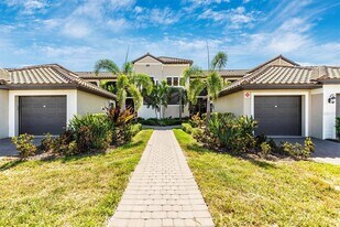 5711 Palmer Cir in Bradenton, FL - Building Photo