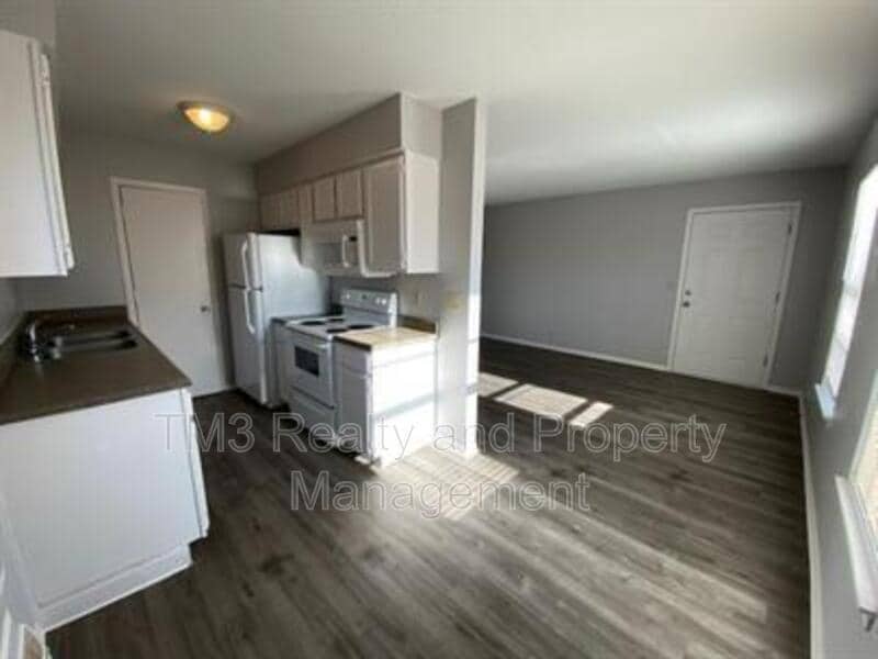 1606 E Kansas City Rd in Olathe, KS - Building Photo