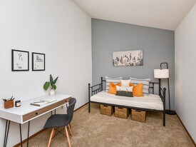 Bass Lake Hills Townhomes in Plymouth, MN - Building Photo