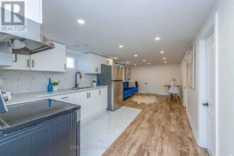 112 Glenshephard Dr in Toronto, ON - Building Photo - Building Photo