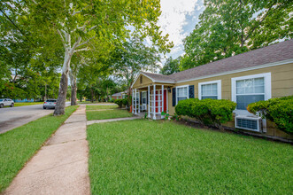 324 Milam St in Columbus, TX - Building Photo - Building Photo