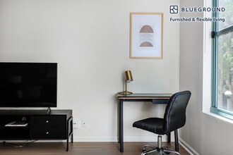 2 Townsend St in San Francisco, CA - Building Photo - Building Photo