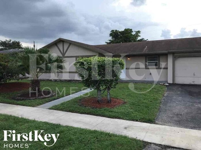 8610 NW 45th Ct in Lauderhill, FL - Building Photo