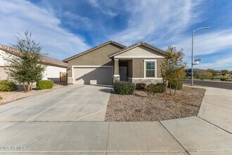 8133 S 64th Ln in Phoenix, AZ - Building Photo - Building Photo