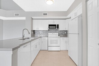 2120 W Preserve Way in Miramar, FL - Building Photo - Building Photo
