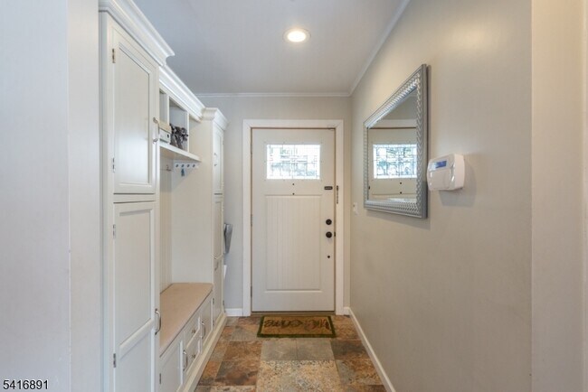 18 Devon Dr in West Orange, NJ - Building Photo - Building Photo