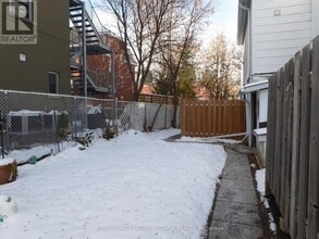 12 Wesleyan St in Halton Hills, ON - Building Photo - Building Photo