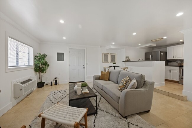 3254 Dos Palos Dr in Los Angeles, CA - Building Photo - Building Photo
