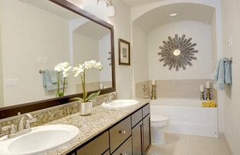 Lakeside Villas at Cinco Ranch in Katy, TX - Building Photo - Building Photo