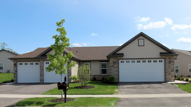 The Villas of Walden Woods in Rockford, IL - Building Photo - Building Photo