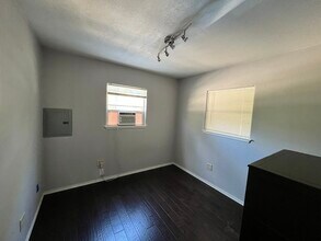 1202 Overlook Cir in Spicewood, TX - Building Photo - Building Photo