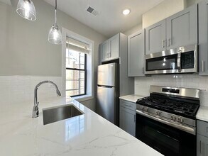 437 W Belden in Chicago, IL - Building Photo - Building Photo