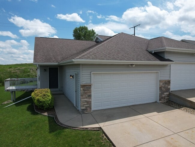 property at 1207 Temple Dr