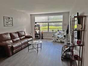 1701 NW 75th Ave, Unit 104 in Plantation, FL - Building Photo - Building Photo