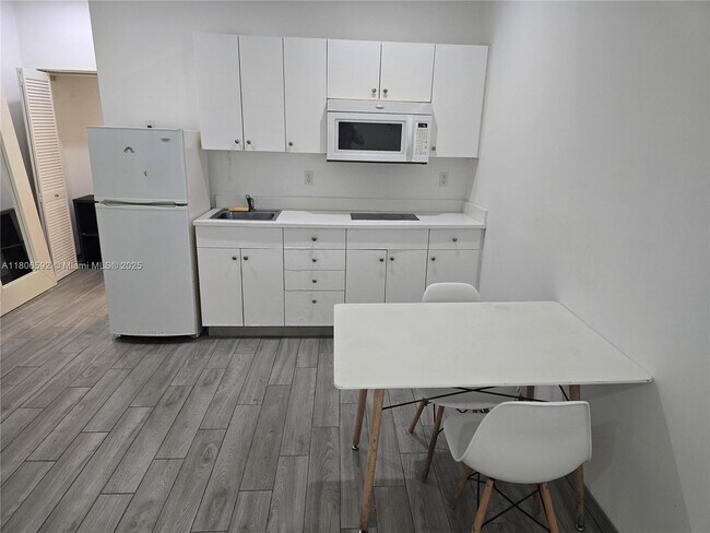 1345 Pennsylvania Ave in Miami Beach, FL - Building Photo - Building Photo