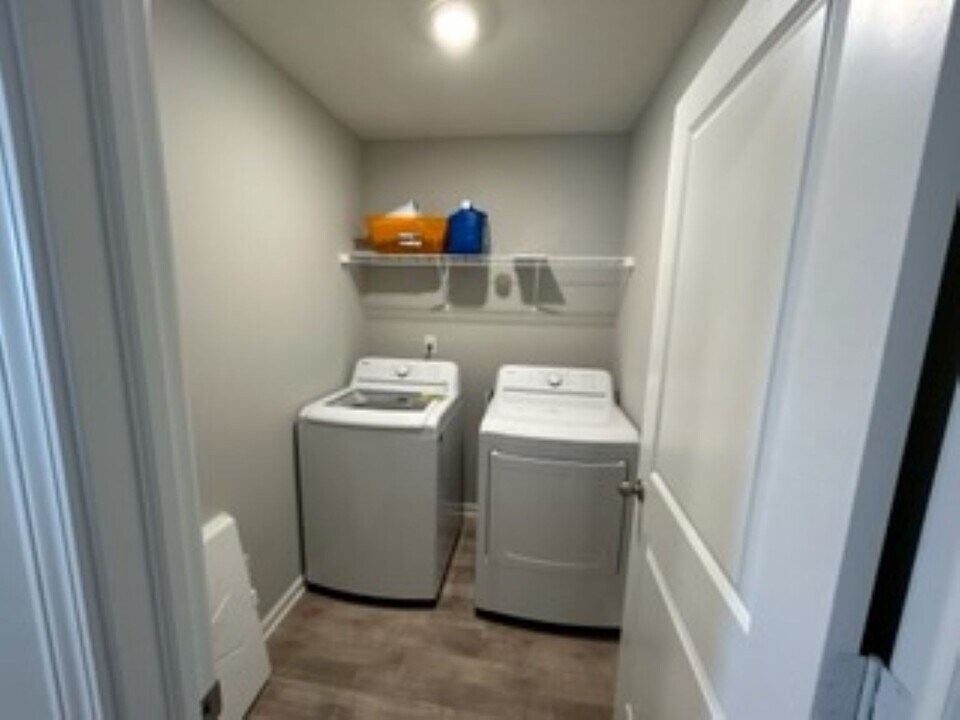 1663 Fairmount Dr in Greenfield, IN - Building Photo