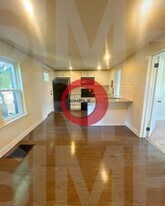 392 N Charlotte St in Pottstown, PA - Building Photo