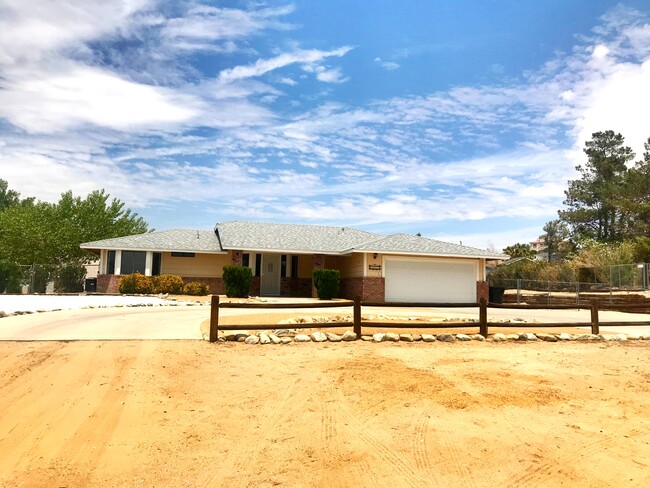 16874 Lambert Ln in Victorville, CA - Foto de edificio - Building Photo