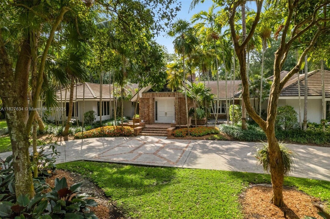 9000 Arvida Dr in Coral Gables, FL - Building Photo