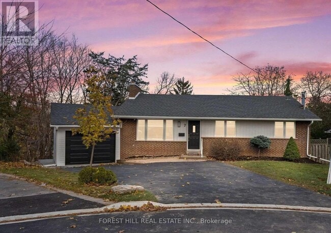 property at 7 Isherwood Ct