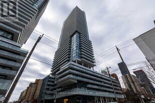 161 Roehampton Ave in Toronto, ON - Building Photo