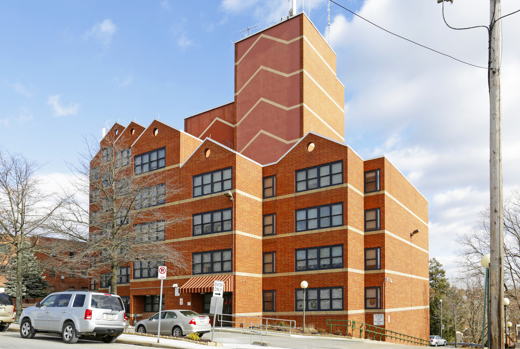 Carrick Regency in Pittsburgh, PA - Foto de edificio