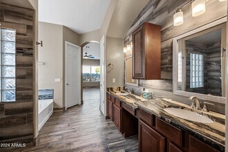 2122 W Red Range Way in Phoenix, AZ - Building Photo - Building Photo