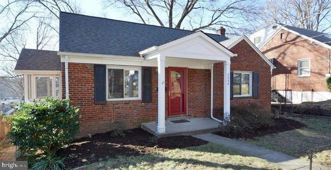property at 2004 S Quincy St