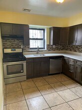 63-04 Grand Central Pkwy in Queens, NY - Building Photo - Building Photo