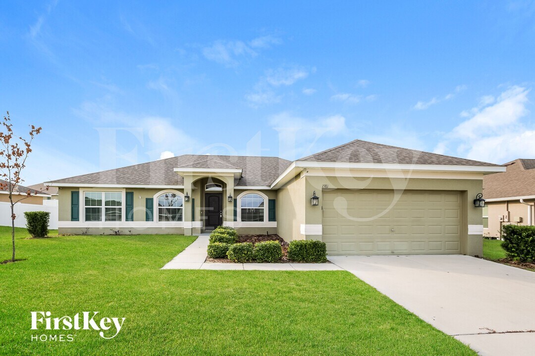 1581 Lemon Ave in Winter Haven, FL - Foto de edificio