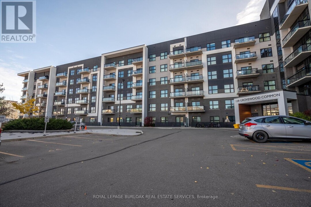 128-128 Grovewood Common in Oakville, ON - Building Photo