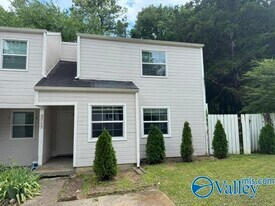 2713 Clayton Dr NW in Huntsville, AL - Building Photo