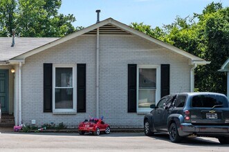 4754 Trenton Dr in Nashville, TN - Building Photo - Building Photo