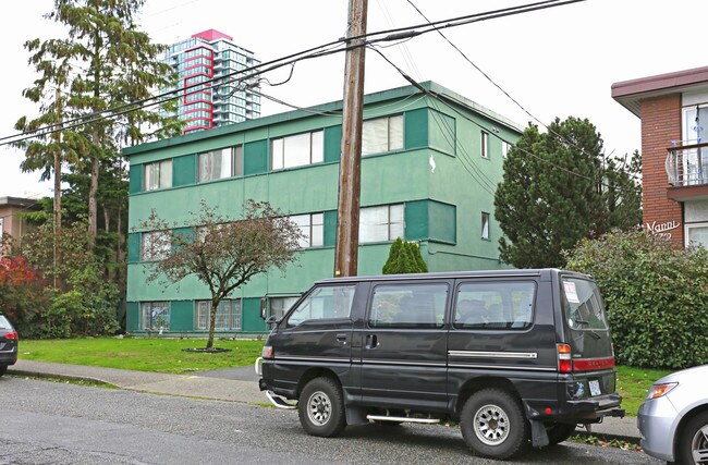 6692 Sussex Av in Burnaby, BC - Building Photo - Building Photo