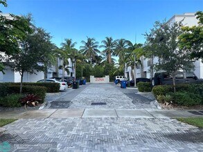 821 NE 17th Ave in Fort Lauderdale, FL - Building Photo - Building Photo