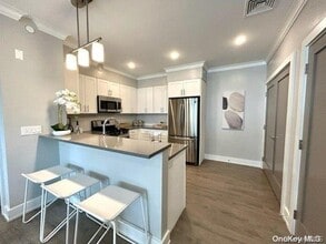75 Circle Dr in Islip, NY - Building Photo - Building Photo