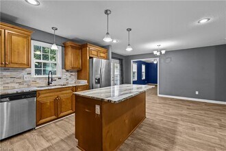 6423 Dove St in Norfolk, VA - Foto de edificio - Building Photo