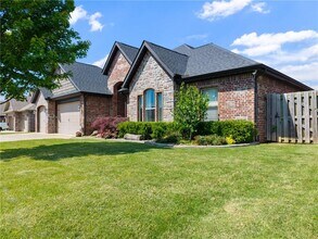5702 S 60th Pl in Rogers, AR - Building Photo - Building Photo
