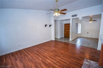 6762 Shelter Ln in Las Vegas, NV - Foto de edificio - Building Photo