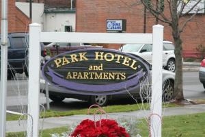Park Hotel & Apartments in Honesdale, PA - Foto de edificio - Other