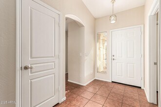 17462 W Acapulco Ln in Surprise, AZ - Foto de edificio - Building Photo