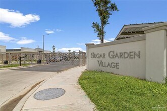 901 Sugar Gdn Dr in Pharr, TX - Building Photo - Building Photo