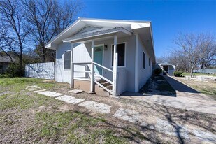 2304 Thrasher Ln in Austin, TX - Building Photo
