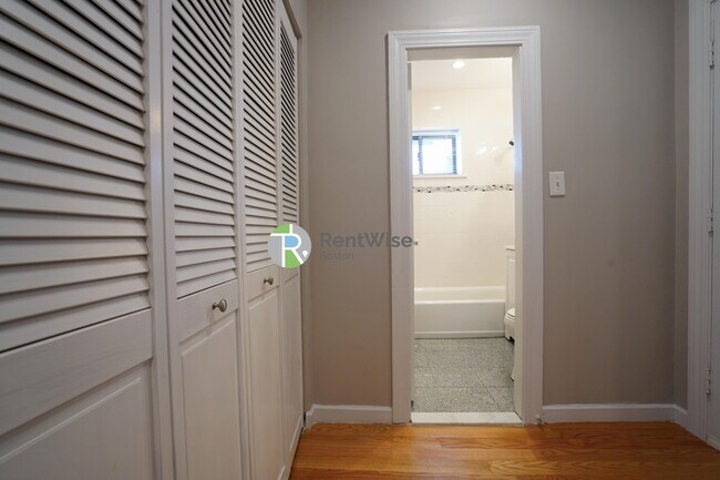 1200 Commonwealth Ave in Boston, MA - Building Photo - Building Photo
