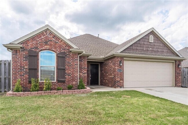 4511 W Wales Dr in Fayetteville, AR - Building Photo - Building Photo