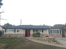 3301 Churchill Rd in Sacramento, CA - Building Photo