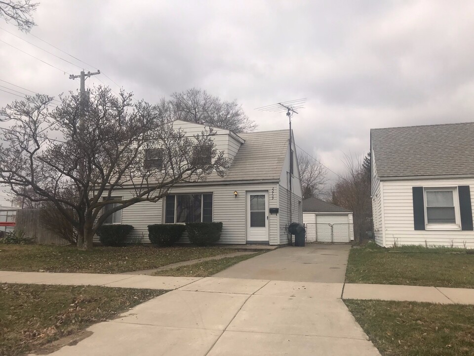 22739 Almond Ave in Eastpointe, MI - Building Photo